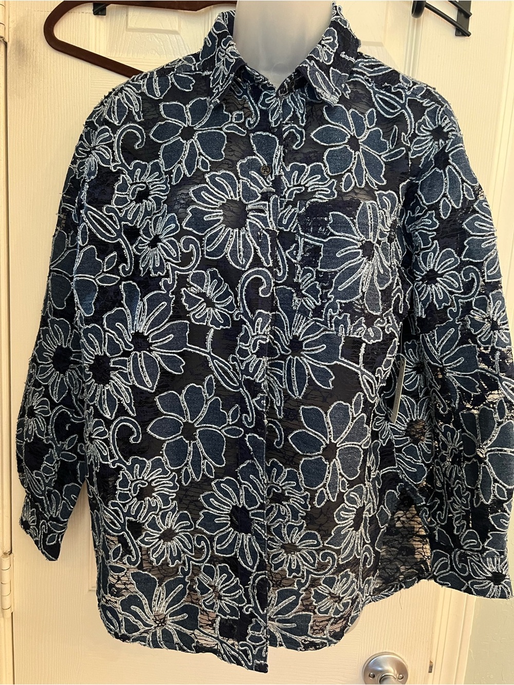 Pilcro top nwt XS denim flowers